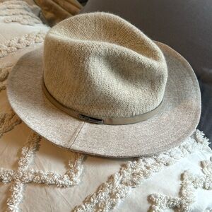 Bcbgeneration fall winter hat